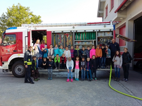Volksschule besucht Feuerwehr
