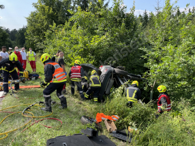 Verkehrsunfall mit eingekl. Person zw. Weyersdorf und Gansbach