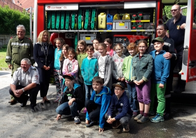 Volksschulklassen besuchen die Feuerwehr